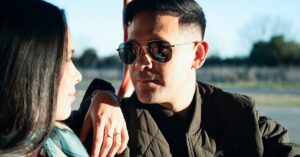 découvrez comment devenir un homme multiorgasmique grâce à des techniques et conseils pour améliorer votre plaisir et votre contrôle lors des relations intimes.